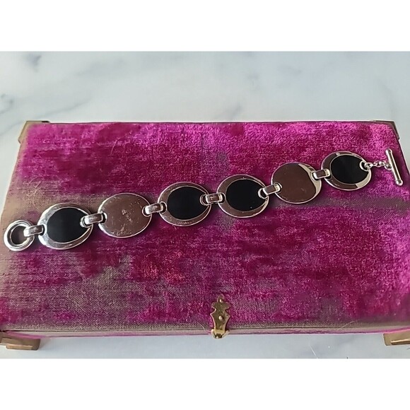 Black Enamel And Silver Tone Metal Link Bracelet With Toggle Closure Vintage - Picture 4 of 10